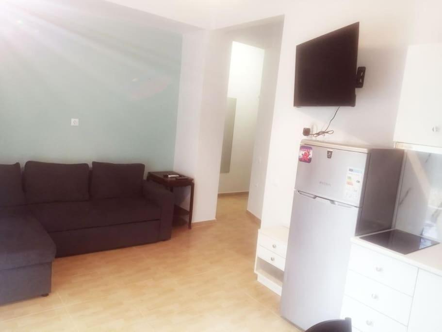3 Room Apartment By The Beach - Free Parking Peraía 外观 照片