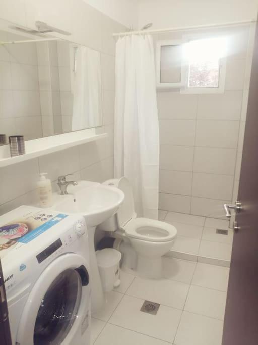 3 Room Apartment By The Beach - Free Parking Peraía 外观 照片